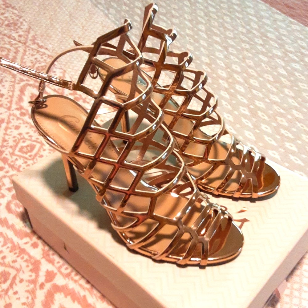 Nwt 4in Candie's heels Rose Gold color